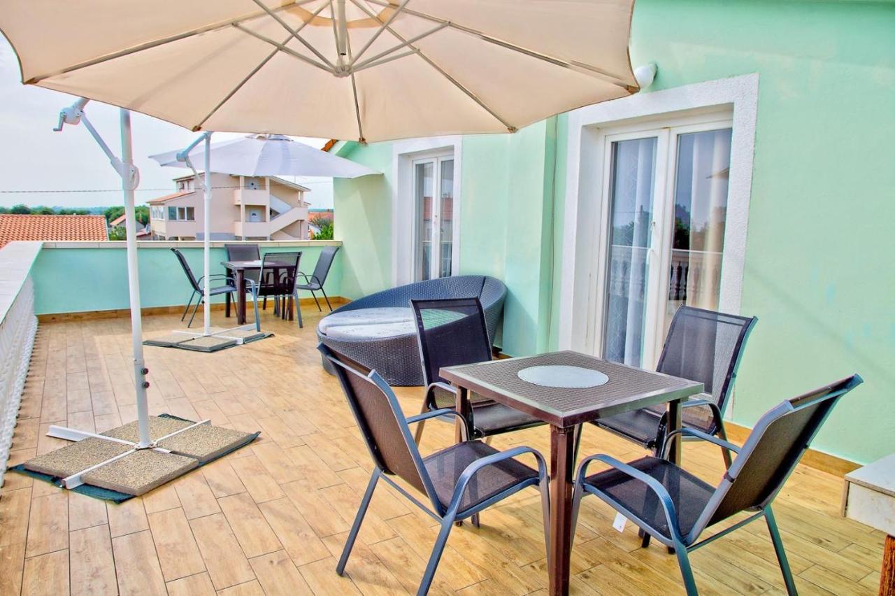 Apartamento Apartmans Dina And Hana Radeki Polje 50 Loborika Exterior foto