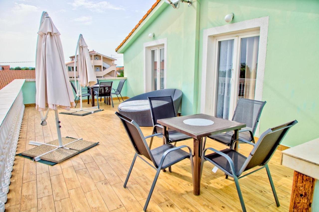 Apartamento Apartmans Dina And Hana Radeki Polje 50 Loborika Exterior foto