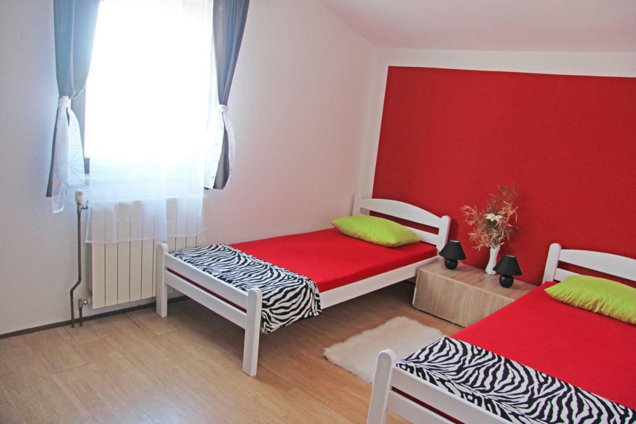Apartamento Apartmans Dina And Hana Radeki Polje 50 Loborika Exterior foto