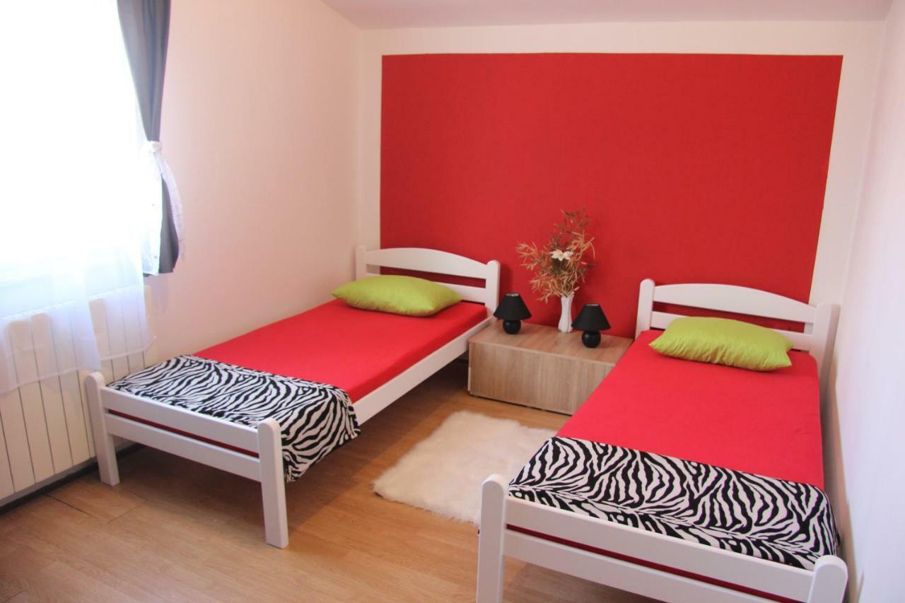 Apartamento Apartmans Dina And Hana Radeki Polje 50 Loborika Exterior foto