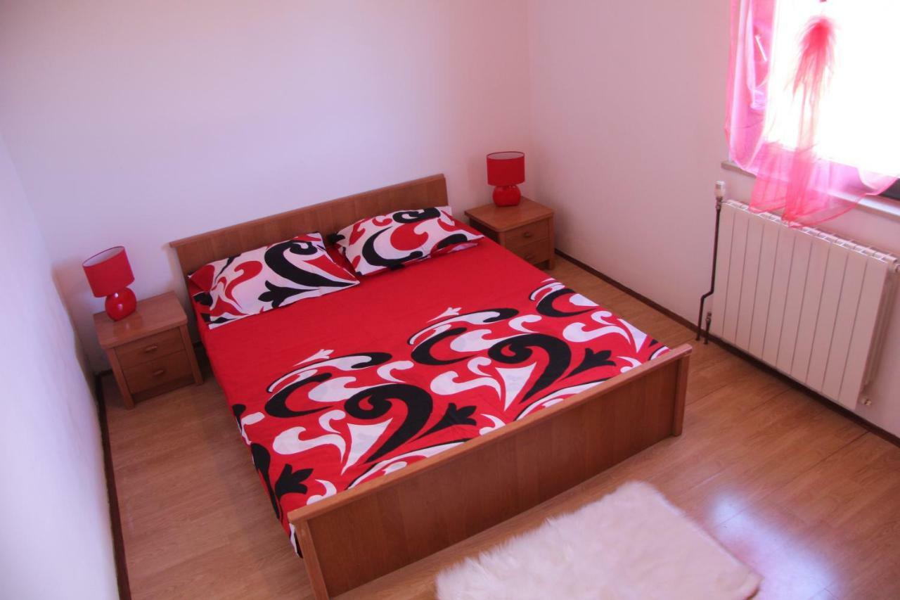 Apartamento Apartmans Dina And Hana Radeki Polje 50 Loborika Exterior foto
