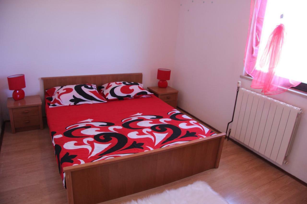 Apartamento Apartmans Dina And Hana Radeki Polje 50 Loborika Exterior foto